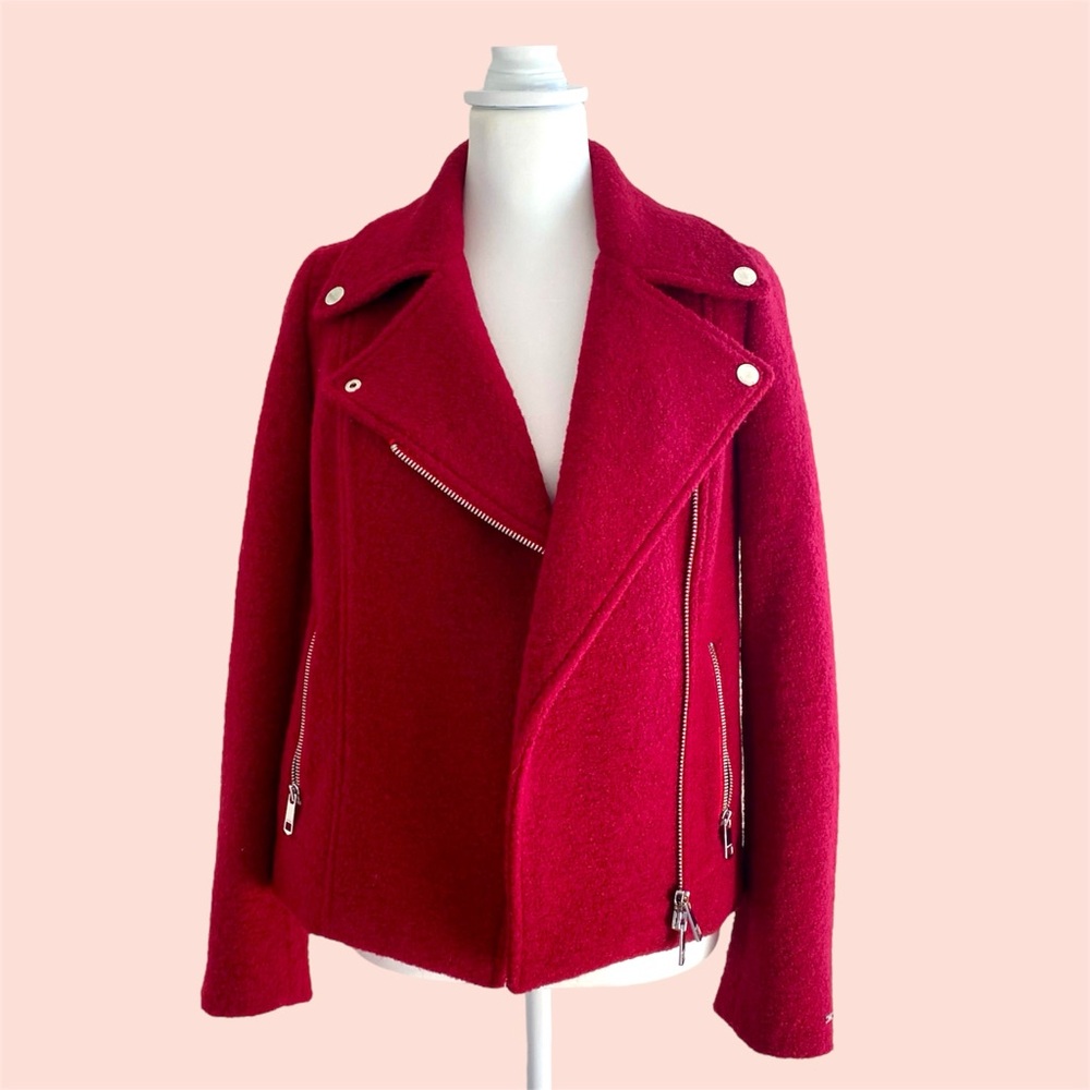 Tommy red jacket